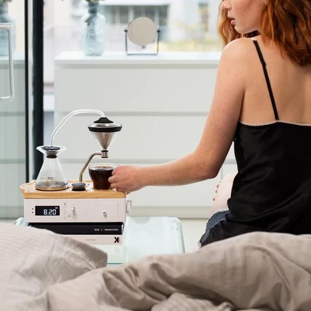https://www.kaffebox.no/wp-content/uploads/2021/08/barisiuer-coffee-alarm-clock-morning-routine.jpg